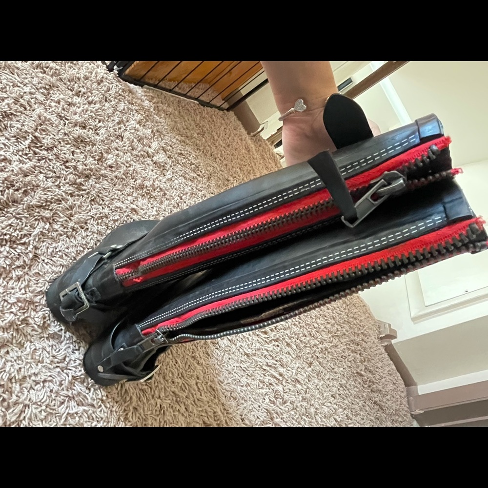 Steve Madden zipper up red / black rainboots